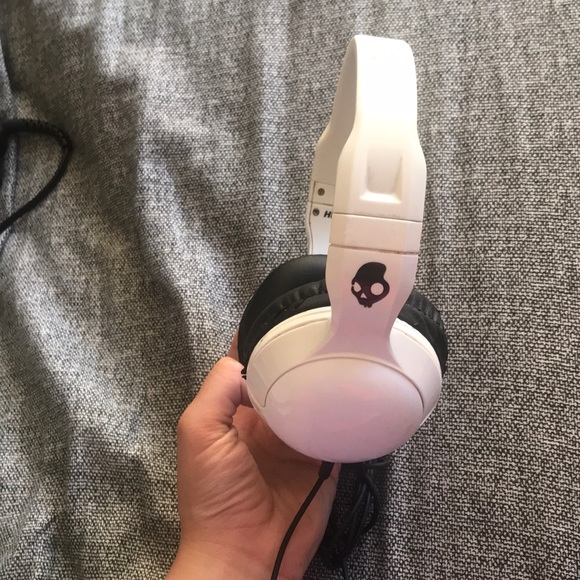 White Skull Candy Headset - Picture 2 of 4